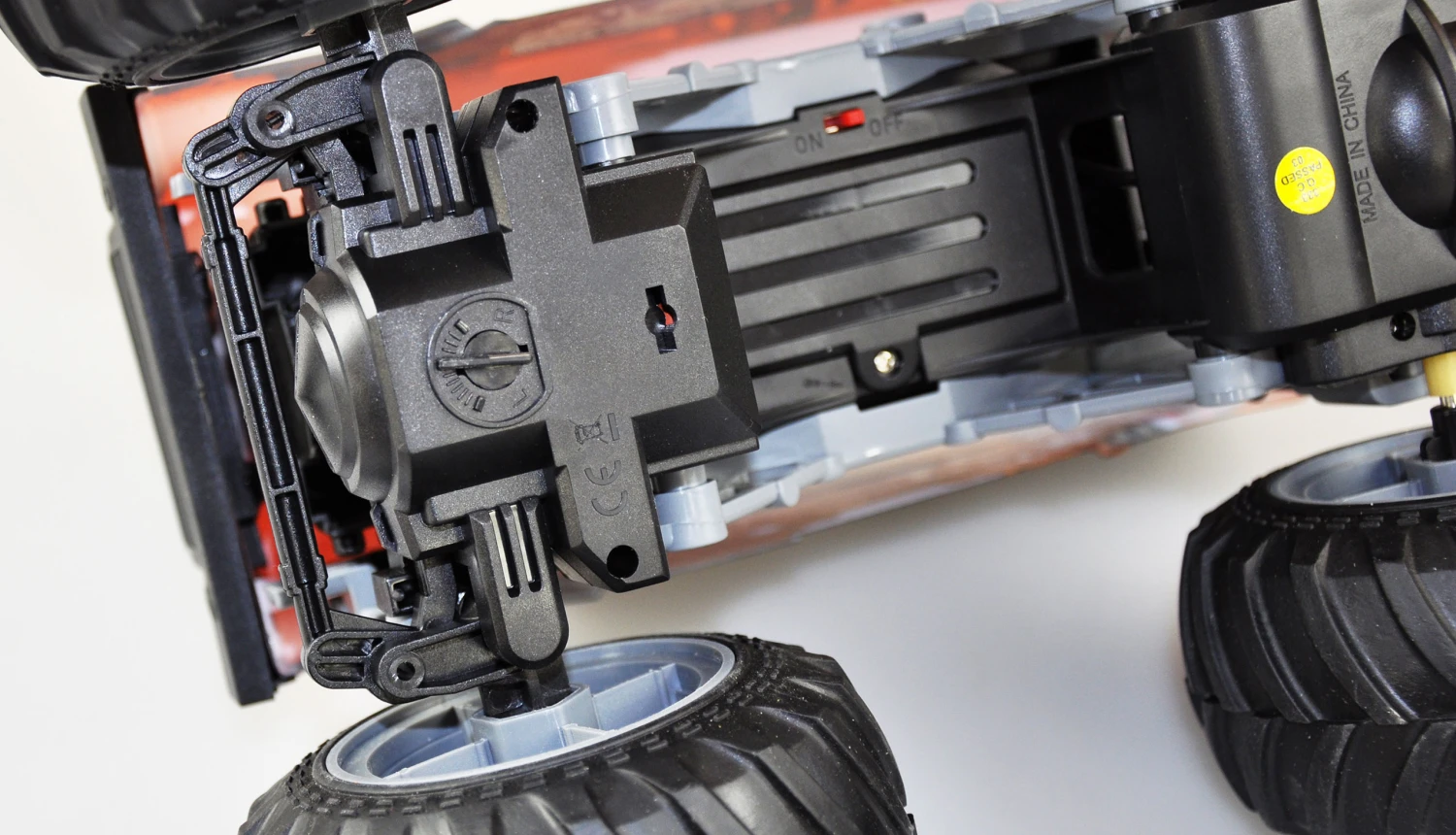 Crazy SchoolBus Monster Truck 1:16 RTR Gelb 7 Crazy SchoolBus Monster Truck 1:16 RTR Gelb – Bild 7